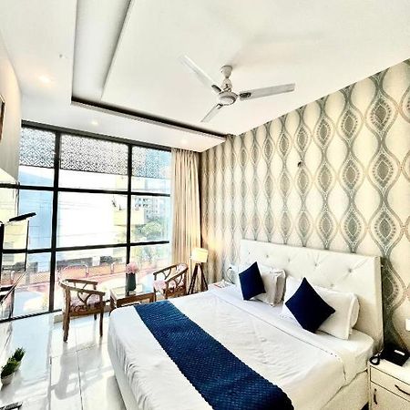 Hotel Hollywood Zirakpur Экстерьер фото