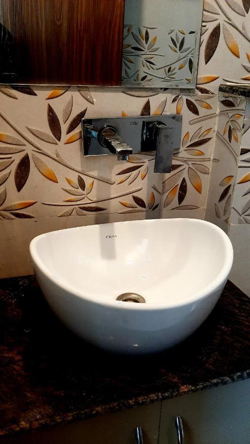 Hotel Hollywood Zirakpur Экстерьер фото