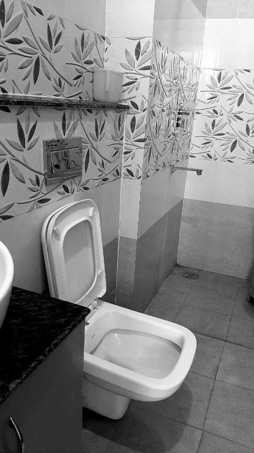 Hotel Hollywood Zirakpur Экстерьер фото