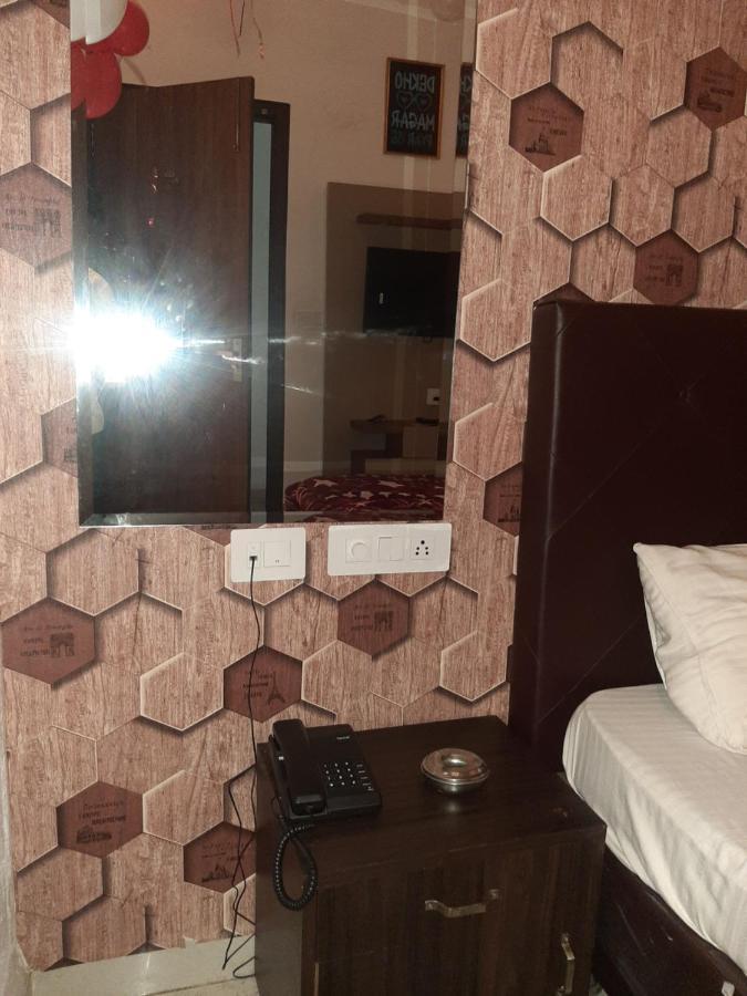 Hotel Hollywood Zirakpur Экстерьер фото