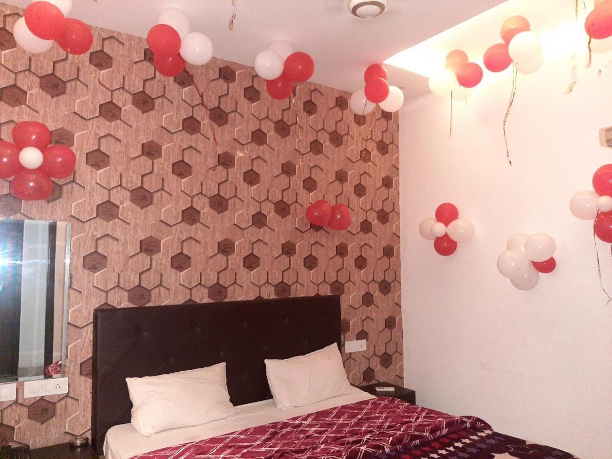Hotel Hollywood Zirakpur Экстерьер фото