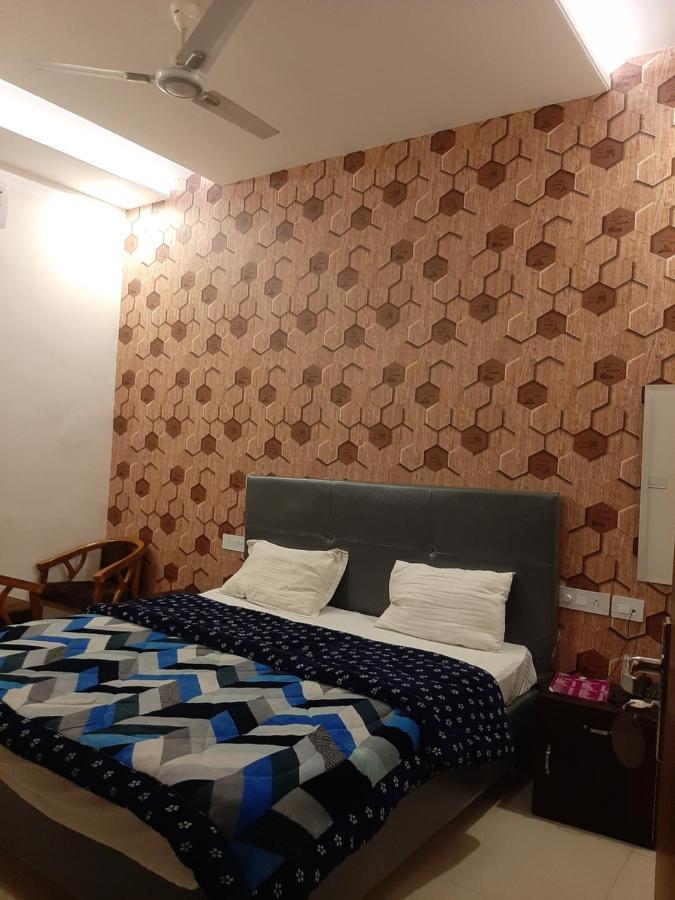 Hotel Hollywood Zirakpur Экстерьер фото