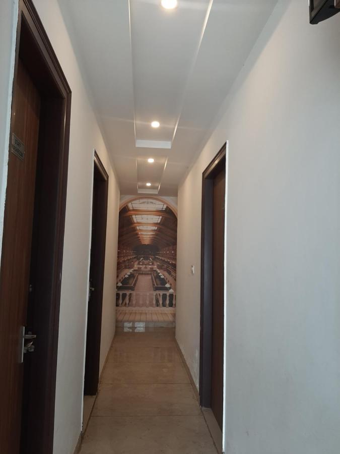 Hotel Hollywood Zirakpur Экстерьер фото