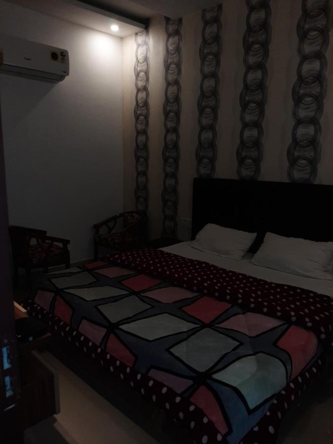 Hotel Hollywood Zirakpur Экстерьер фото