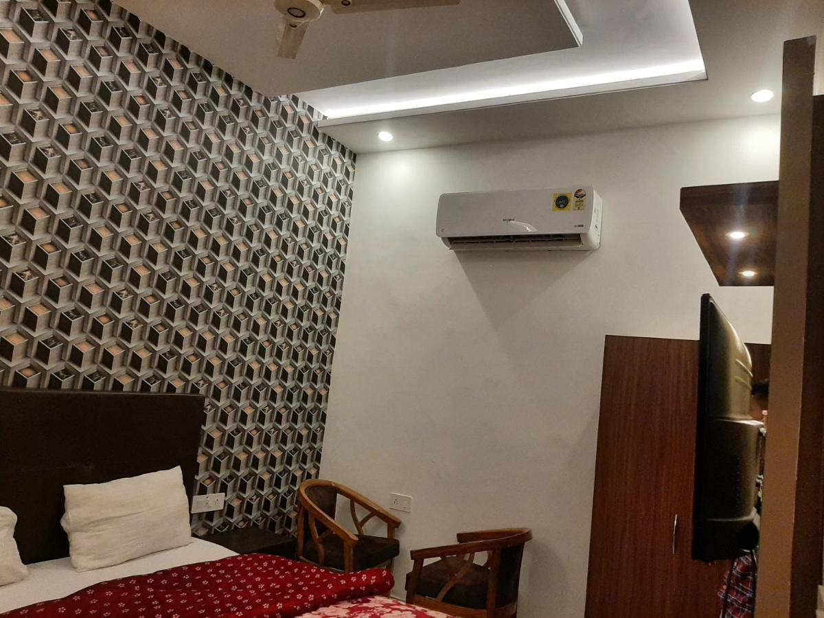 Hotel Hollywood Zirakpur Экстерьер фото