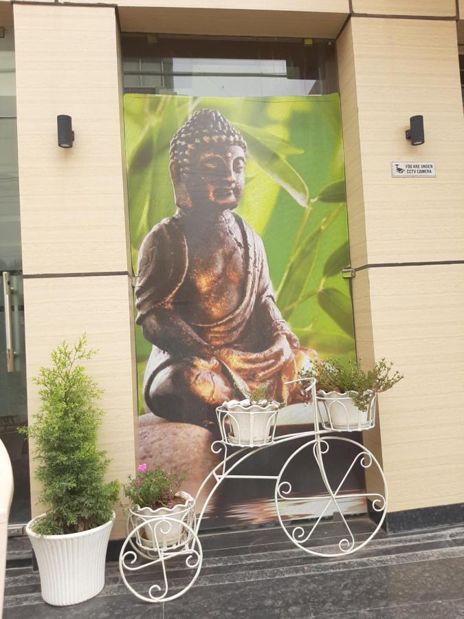 Hotel Hollywood Zirakpur Экстерьер фото