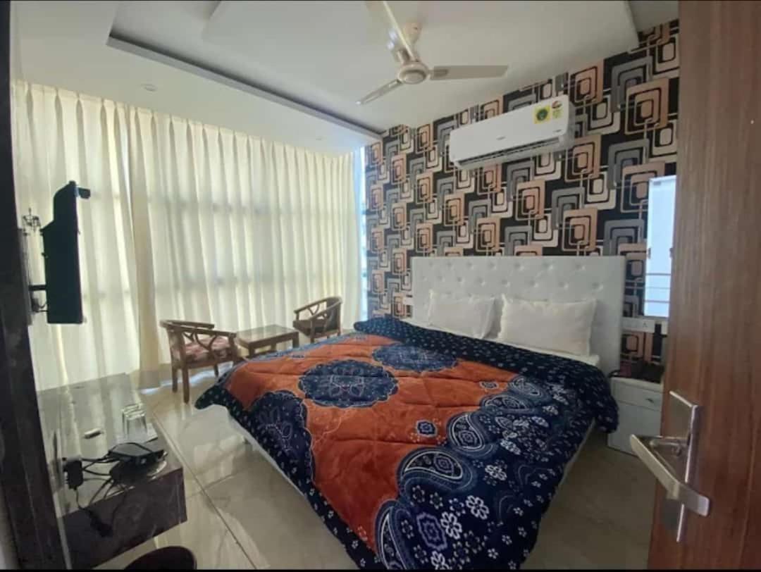Hotel Hollywood Zirakpur Экстерьер фото